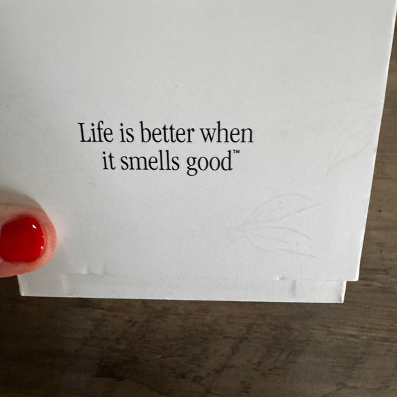 Pura V4 White Smart Fragrance Diffuser - Picture 4 of 8